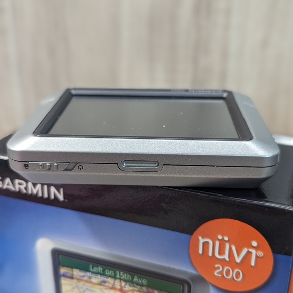 Garmin GPS nuvi 200 Affordable Navigation Touchscreen Ultra Slim - Picture 9 of 16